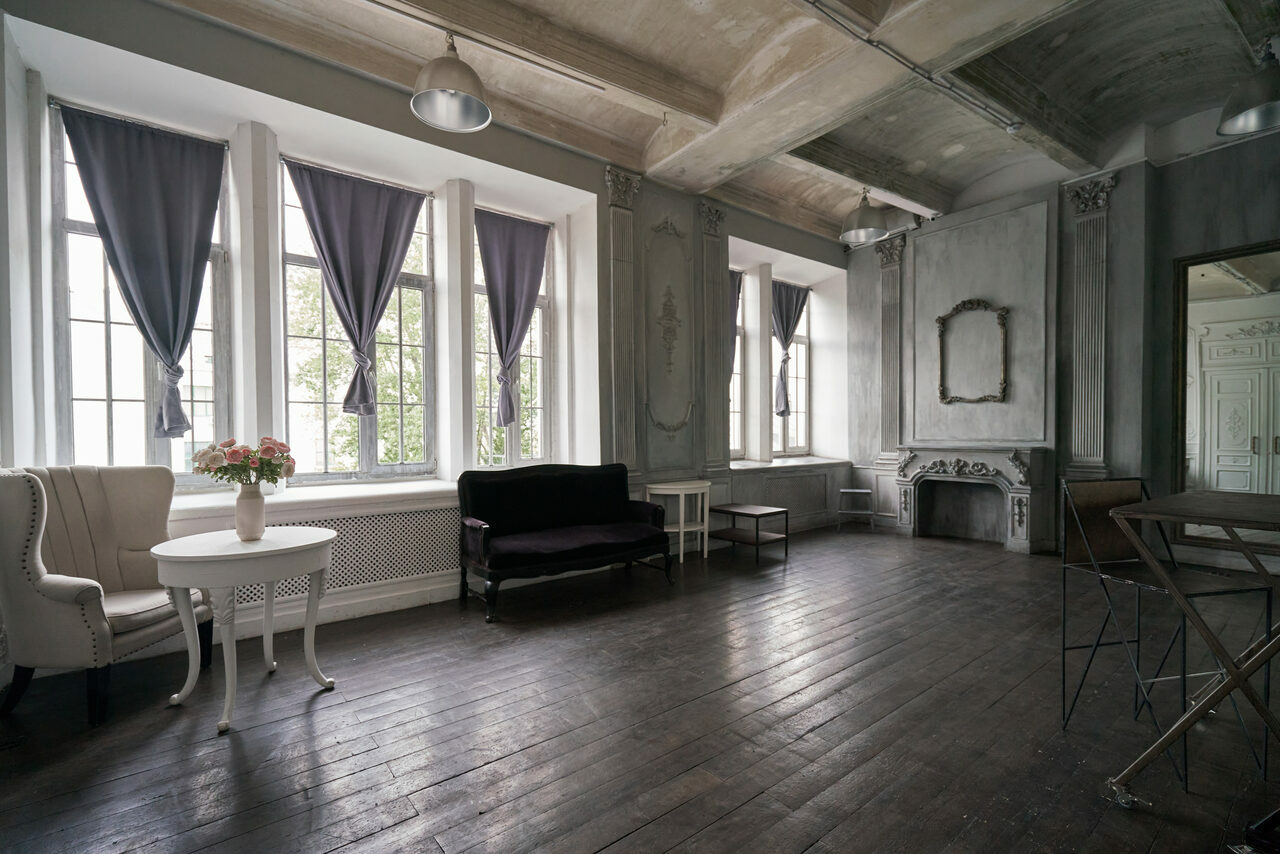 Арендовать  Зал с белым барокко для детских мероприятий