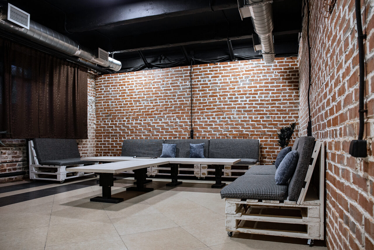 Арендовать Бизнес-центр Новослободский Лофт декорированный кирпичом