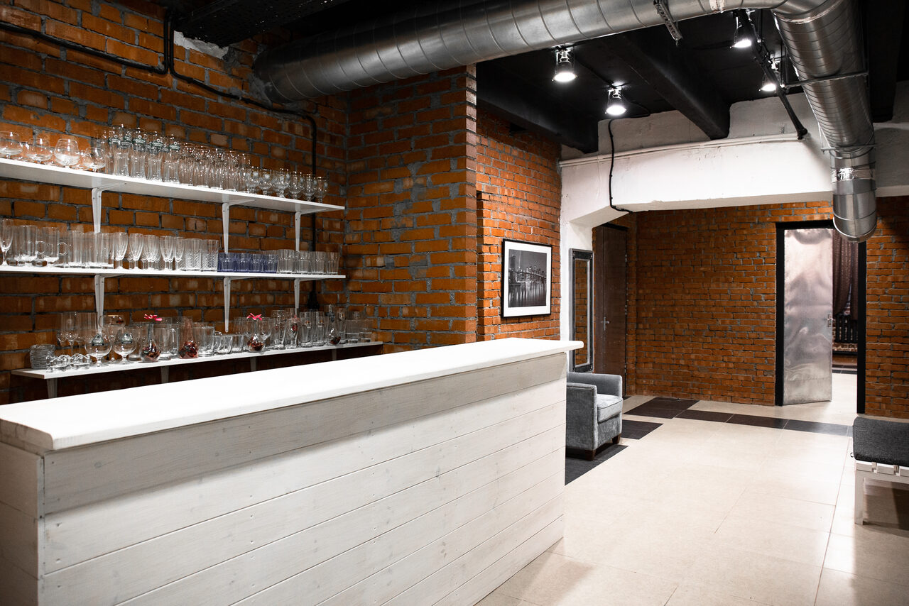 Арендовать Бизнес-центр Новослободский Лофт декорированный кирпичом