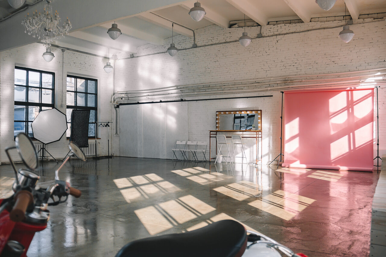 Арендовать Come In Loft Большой светлый лофт