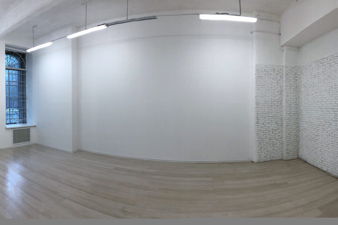 Арендовать Просторный зал при школе красоты ReBelle