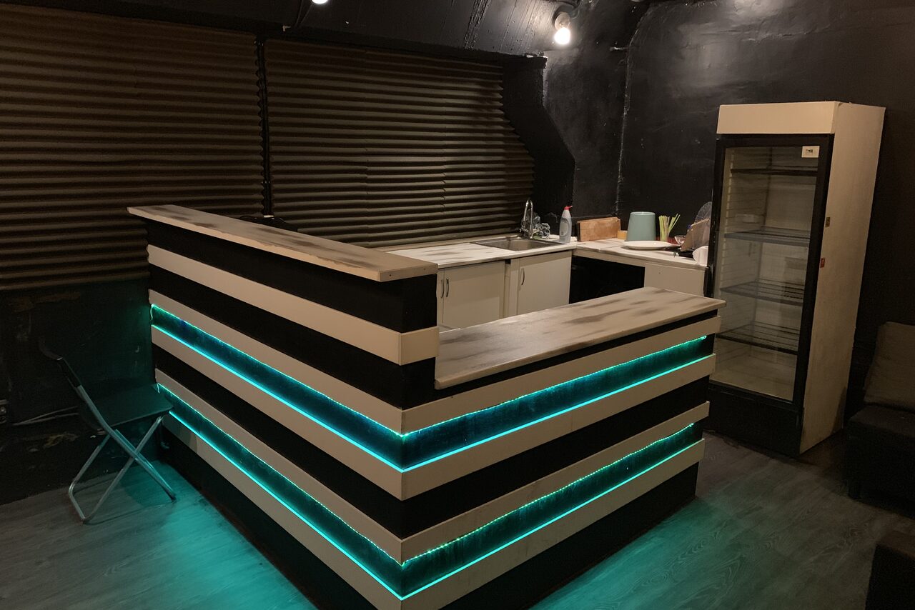 Арендовать Nii Универсальный лофт с зеркальной стеной