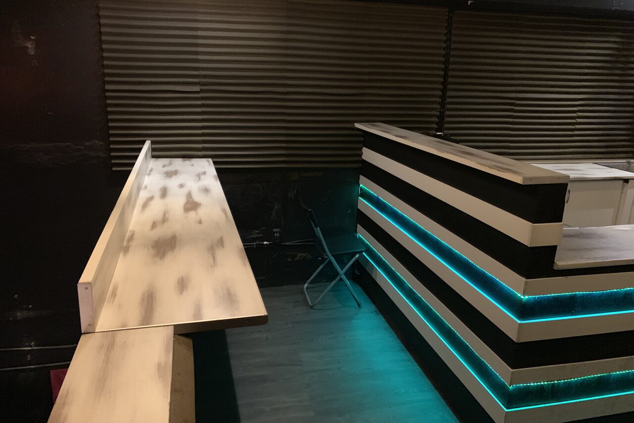 Арендовать Nii Универсальный лофт с зеркальной стеной