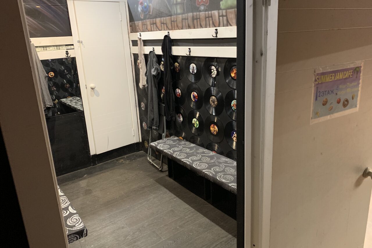 Арендовать Nii Универсальный лофт с зеркальной стеной