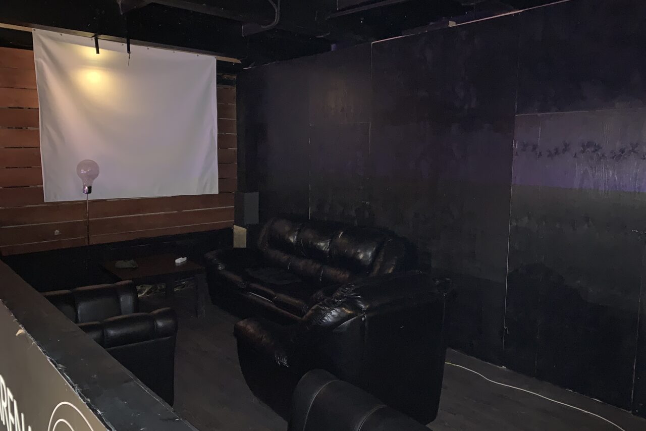 Арендовать Nii Универсальный лофт с зеркальной стеной