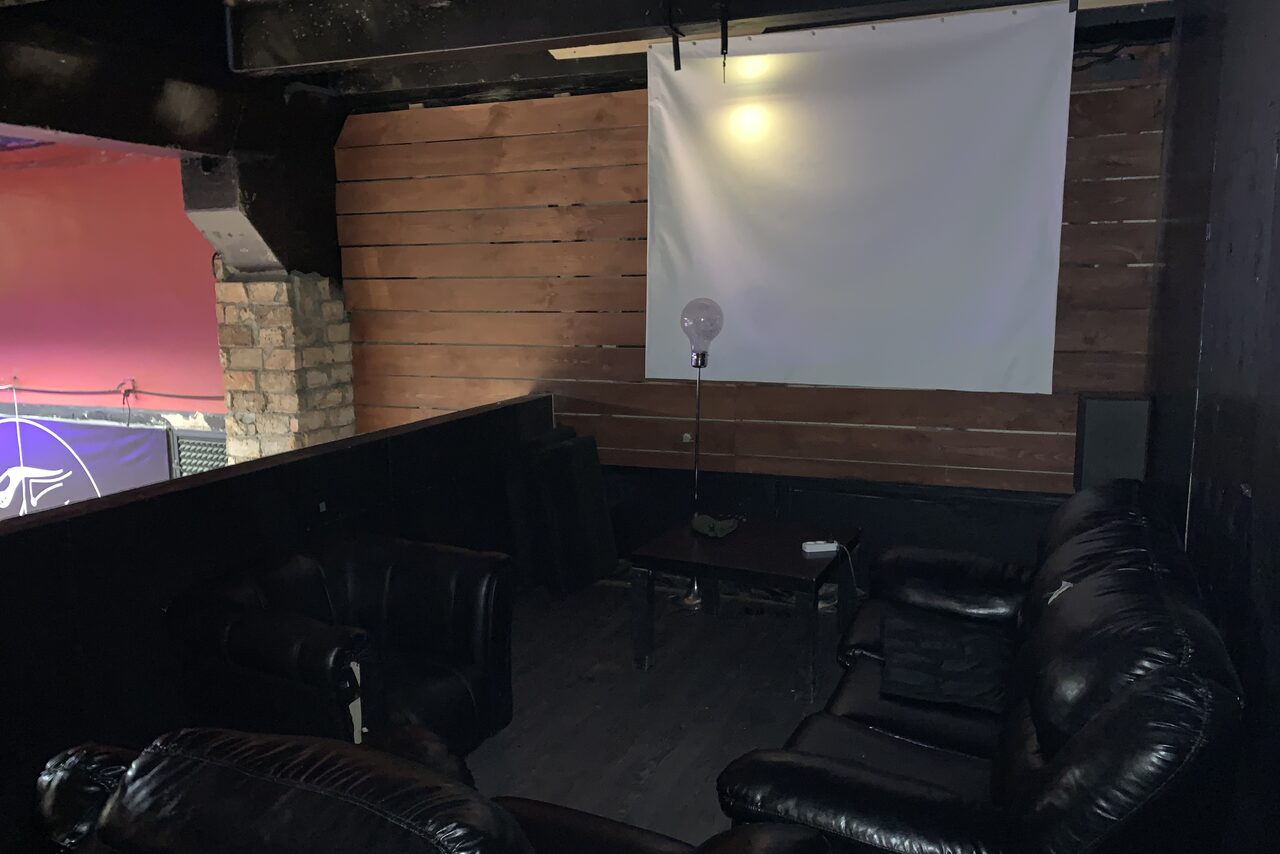 Арендовать Nii Универсальный лофт с зеркальной стеной