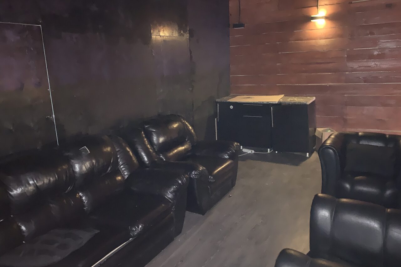 Арендовать Nii Универсальный лофт с зеркальной стеной