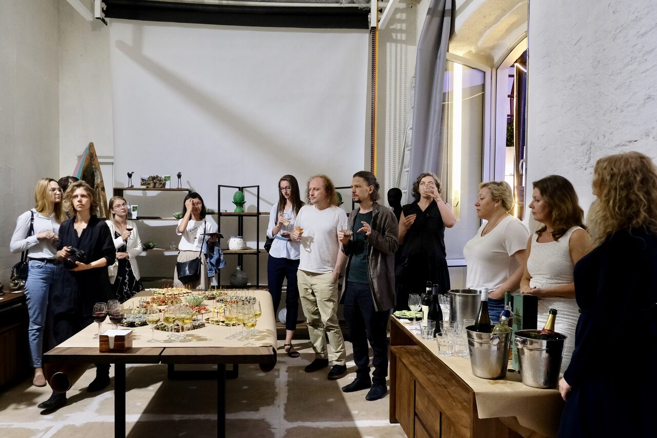 Арендовать Лофт-студия с балконом