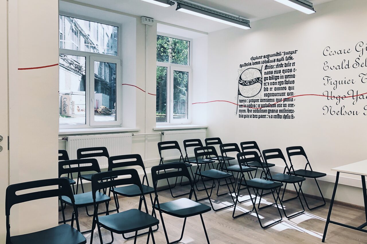 Арендовать KES Rooms. Зал для собраний и обучающих мероприятий