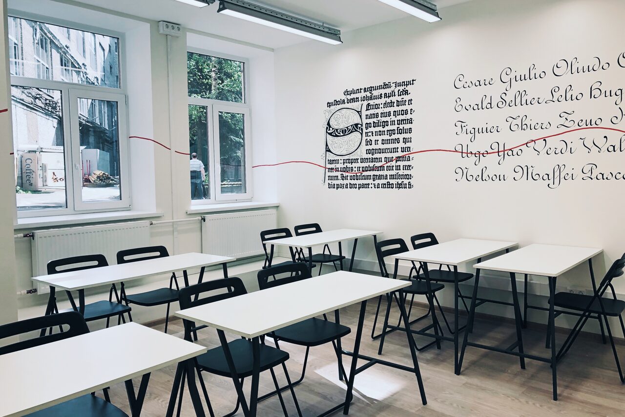 Арендовать KES Rooms. Зал для собраний и обучающих мероприятий