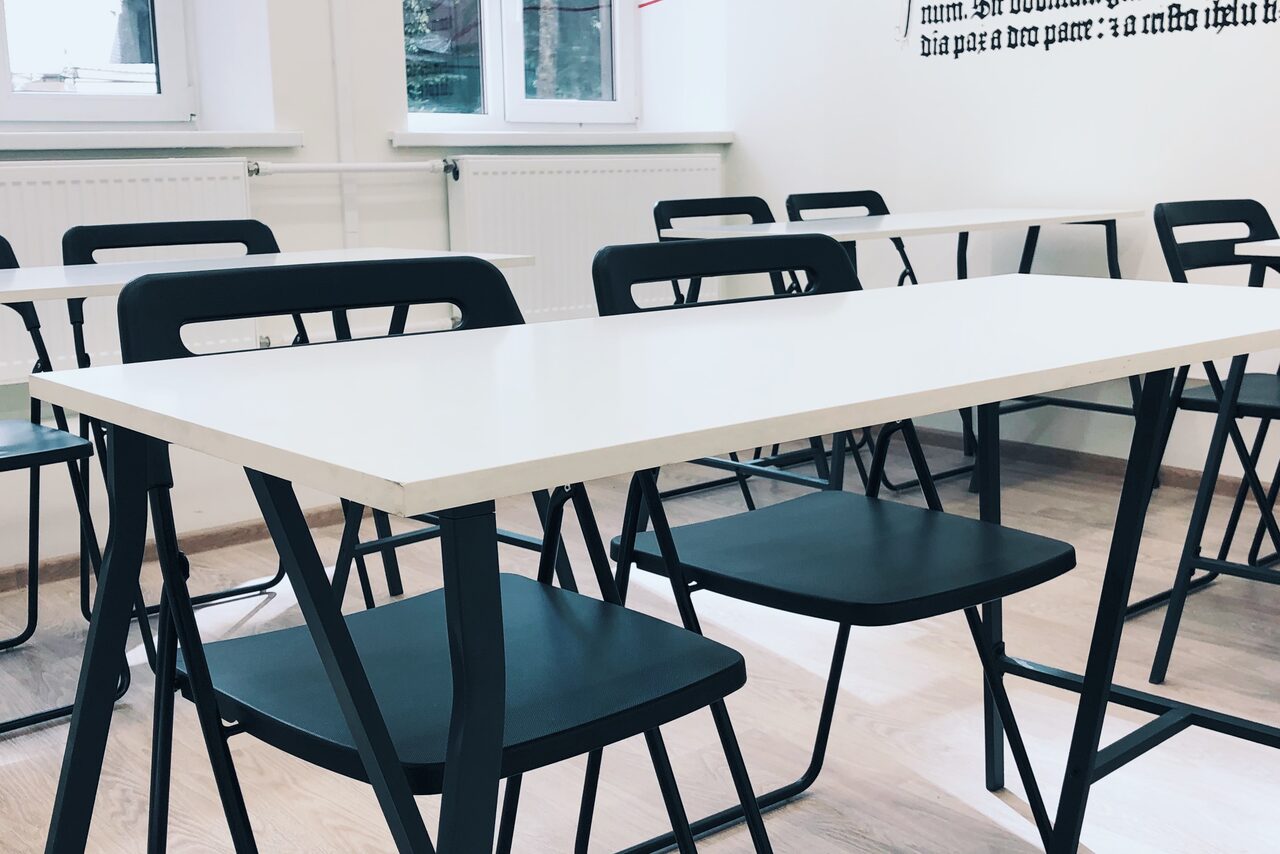 Арендовать KES Rooms. Зал для собраний и обучающих мероприятий