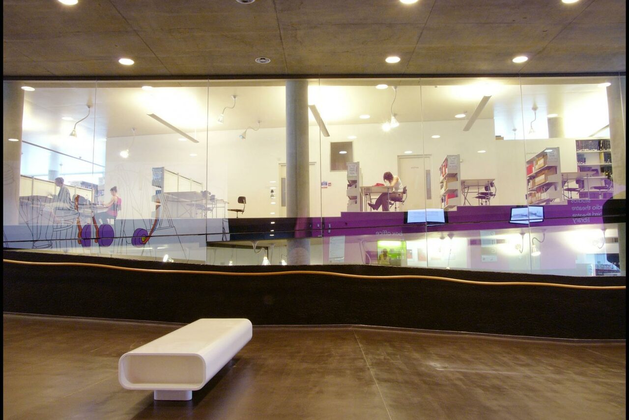 Арендовать Foyer and Bar at Laban Building