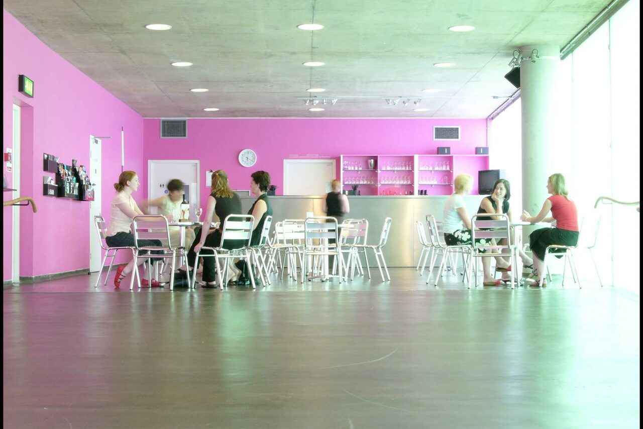 Арендовать Foyer and Bar at Laban Building