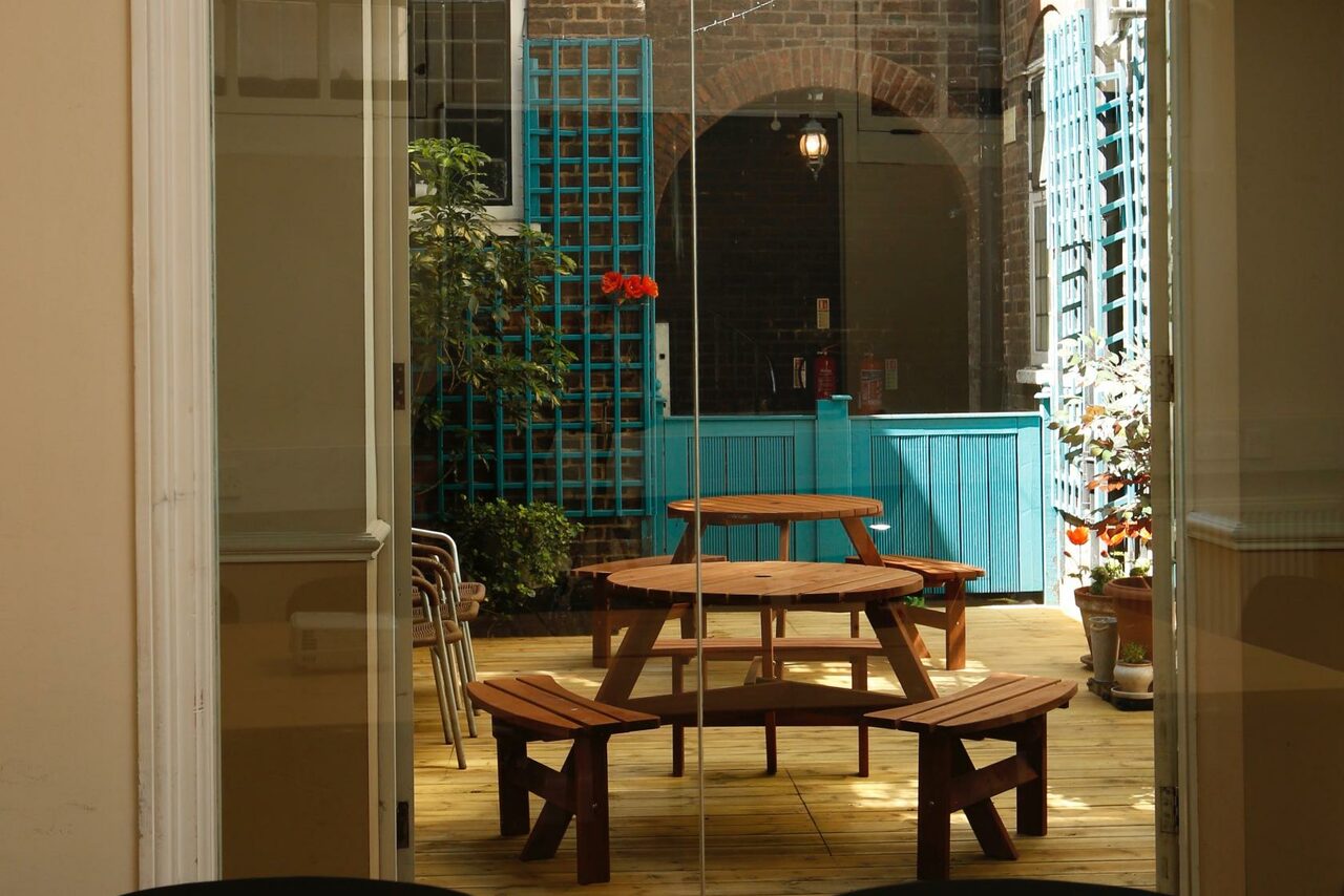 Арендовать Courtyard Room at London Jesus Centre