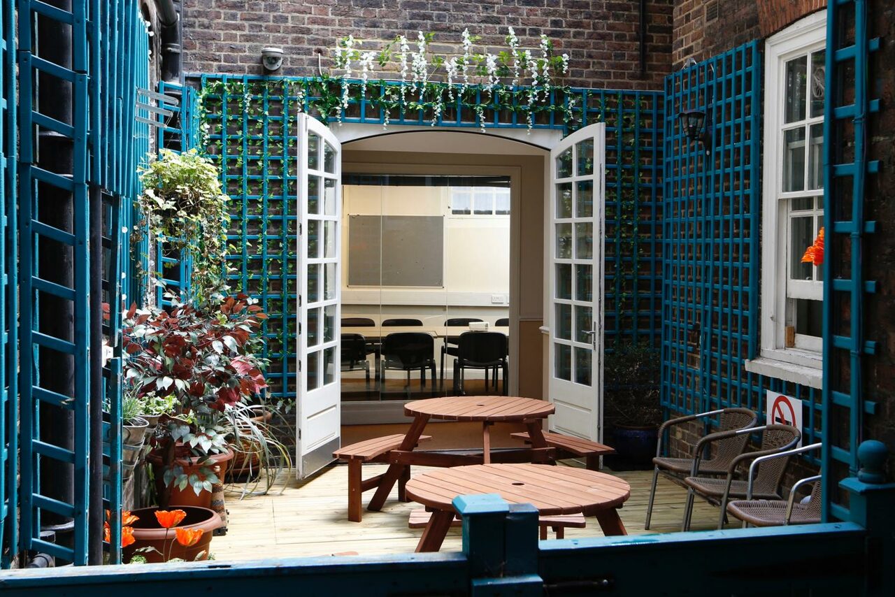 Арендовать Courtyard Room at London Jesus Centre