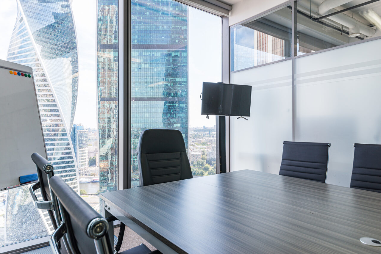 Арендовать Оборудованная переговорная в Москва-Сити