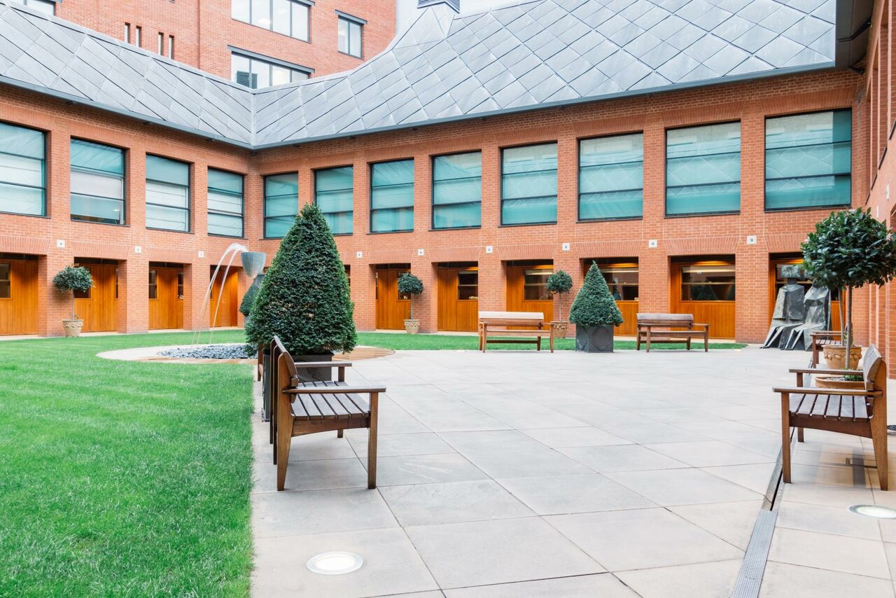 Арендовать Courtyard and Orangery at Haberdashers' Hall