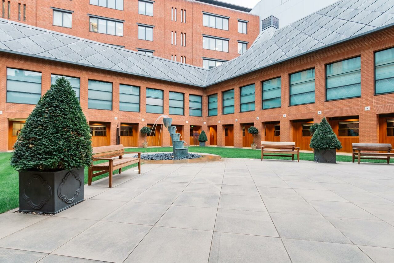Арендовать Courtyard and Orangery at Haberdashers' Hall