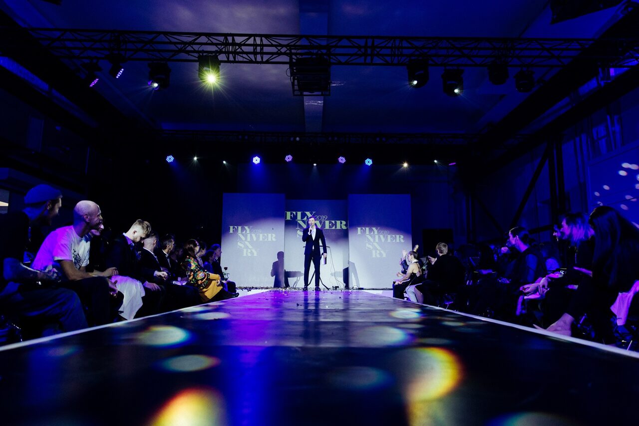 Арендовать Уникальный двухуровневый  лофт в центре Москвы