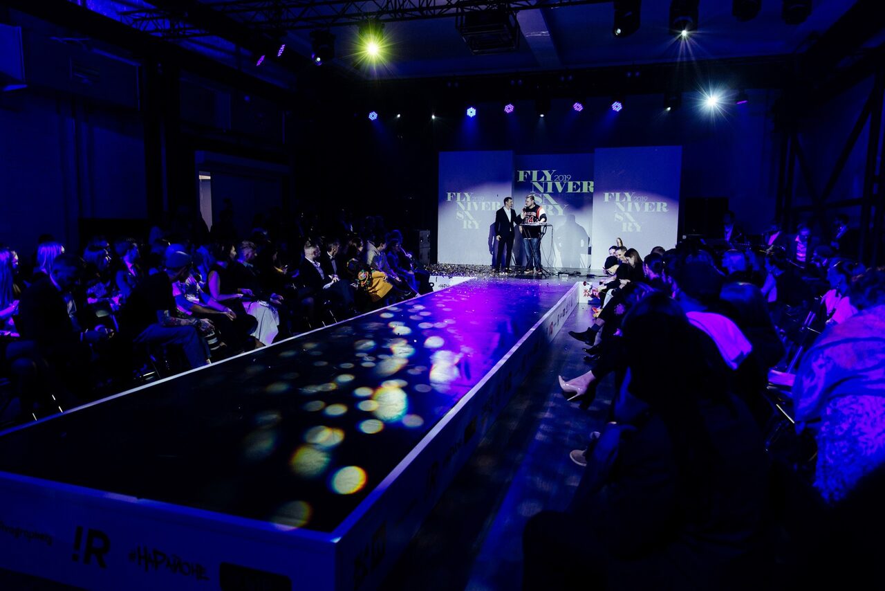 Арендовать Уникальный двухуровневый  лофт в центре Москвы