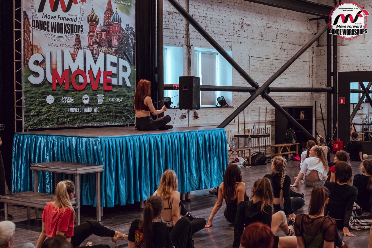 Арендовать Уникальный двухуровневый  лофт в центре Москвы