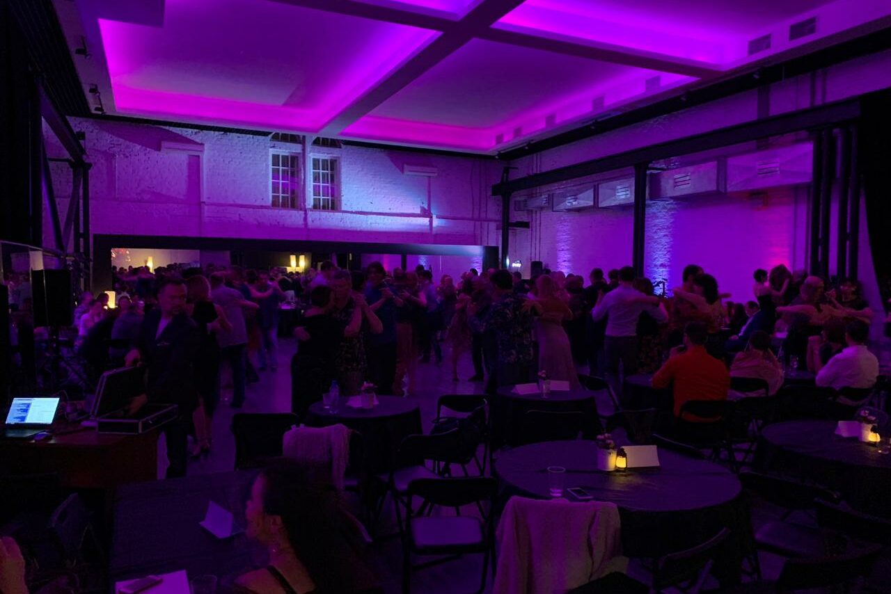 Арендовать Уникальный двухуровневый  лофт в центре Москвы