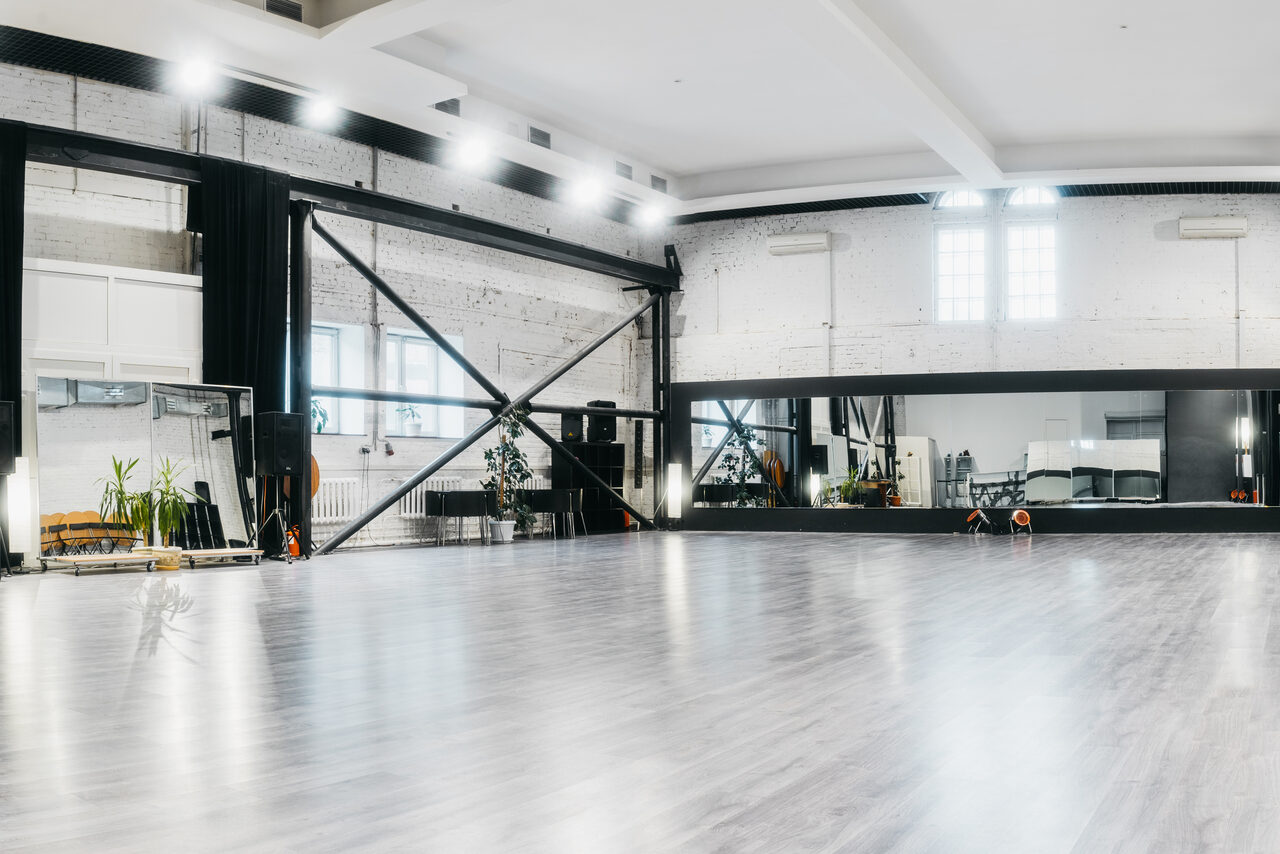 Арендовать Уникальный двухуровневый  лофт в центре Москвы