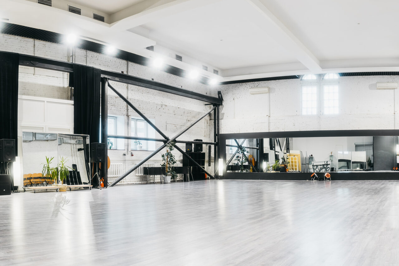 Арендовать Уникальный двухуровневый  лофт в центре Москвы