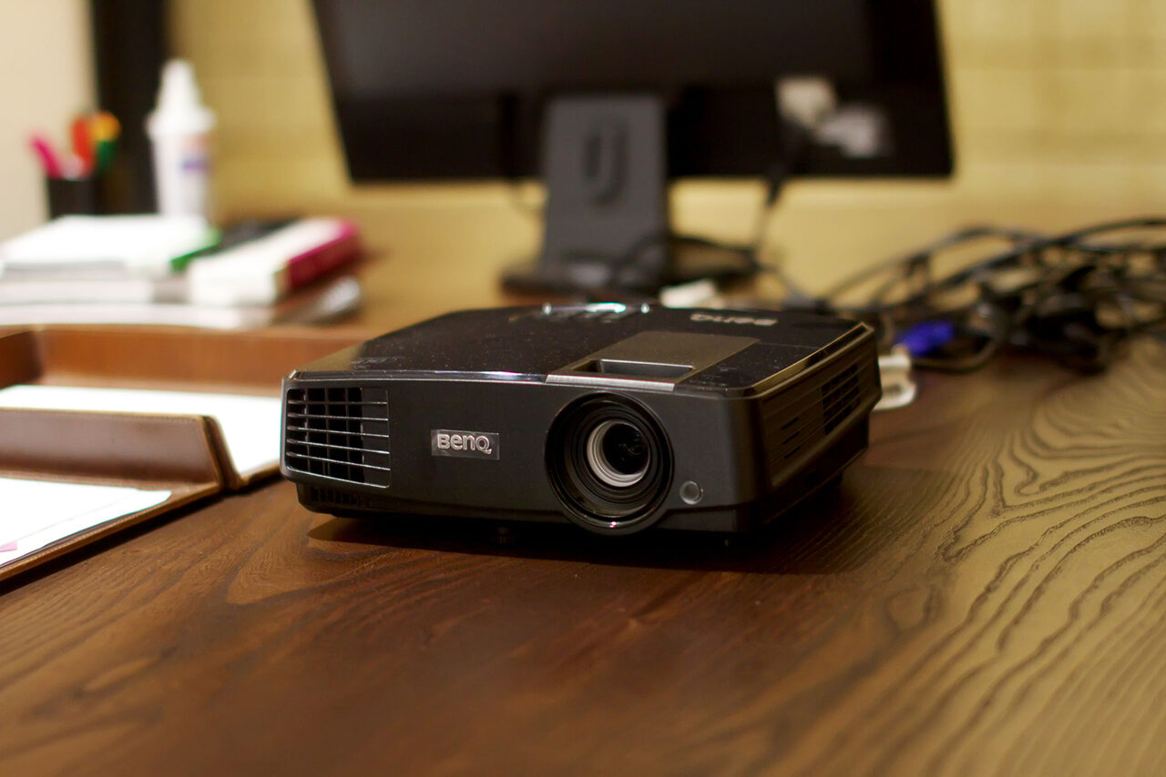 Арендовать Telegraph Hall Современный зал с большим столом