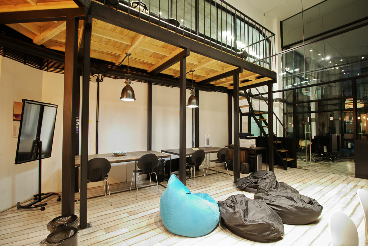 Арендовать Telegraph Hall Двухуровневый лофт в центре города