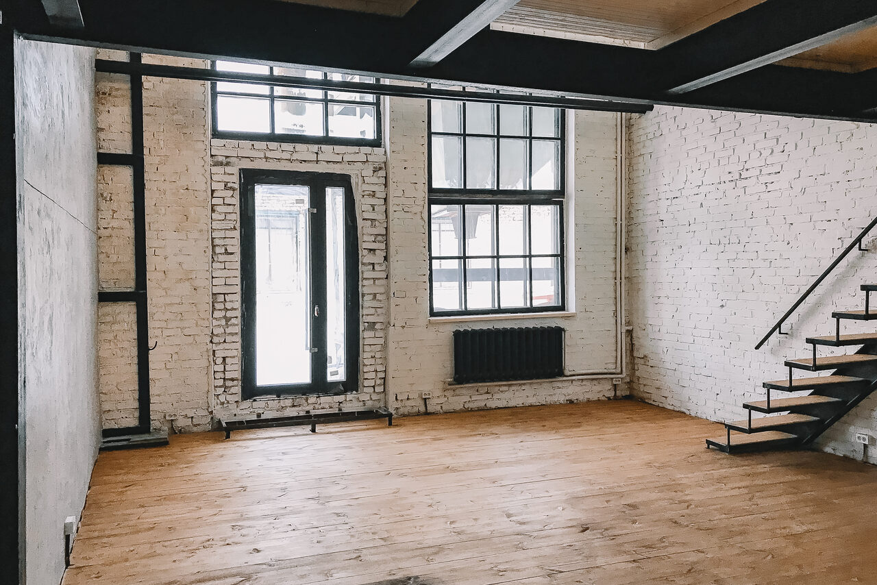 Арендовать Come In Loft Двухуровневый индустриальный лофт