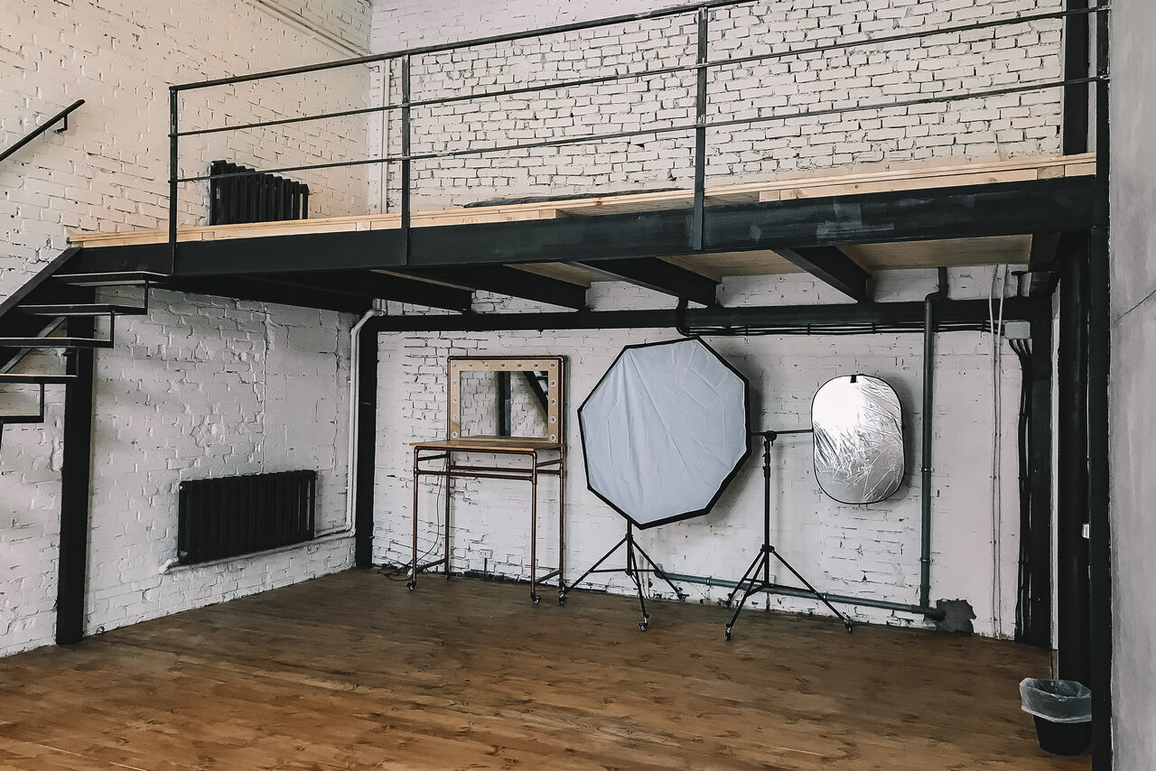 Арендовать Come In Loft Двухуровневый индустриальный лофт