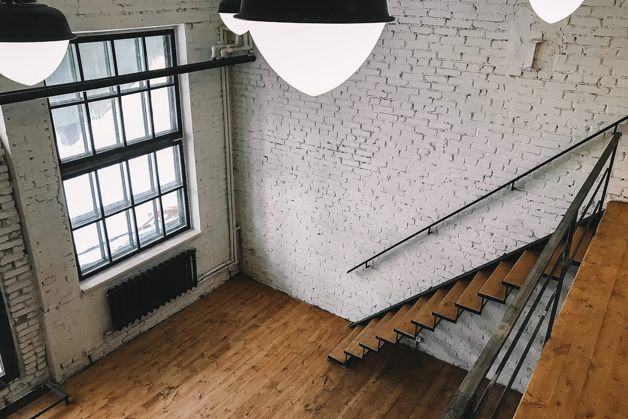 Арендовать Come In Loft Двухуровневый индустриальный лофт