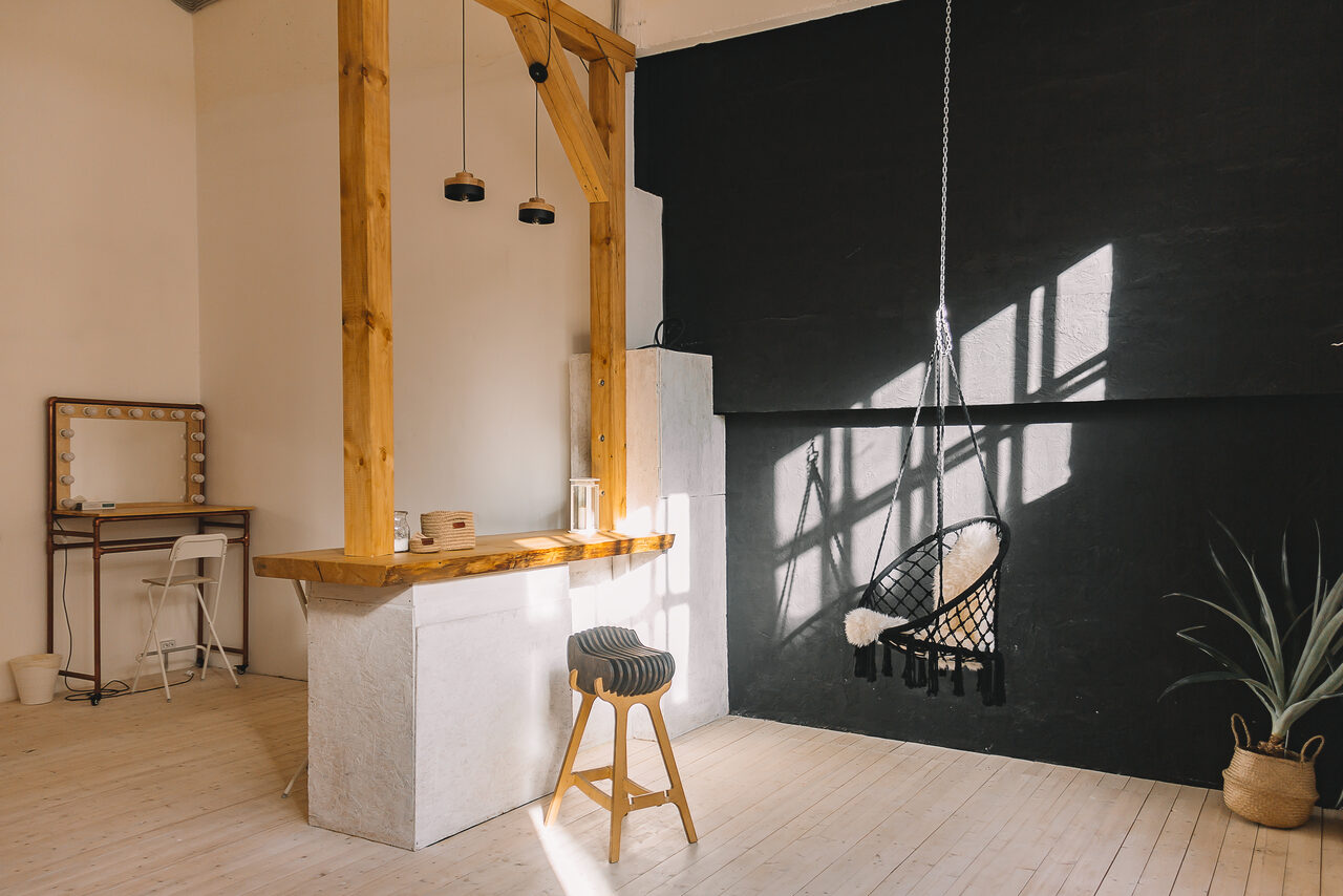 Арендовать Come In Loft. Белый лофт в скандинавском стиле