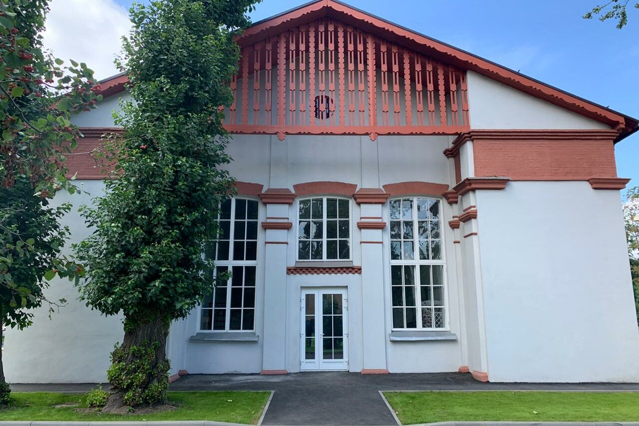 Арендовать Лофт Космос. Белый лофт в особняке