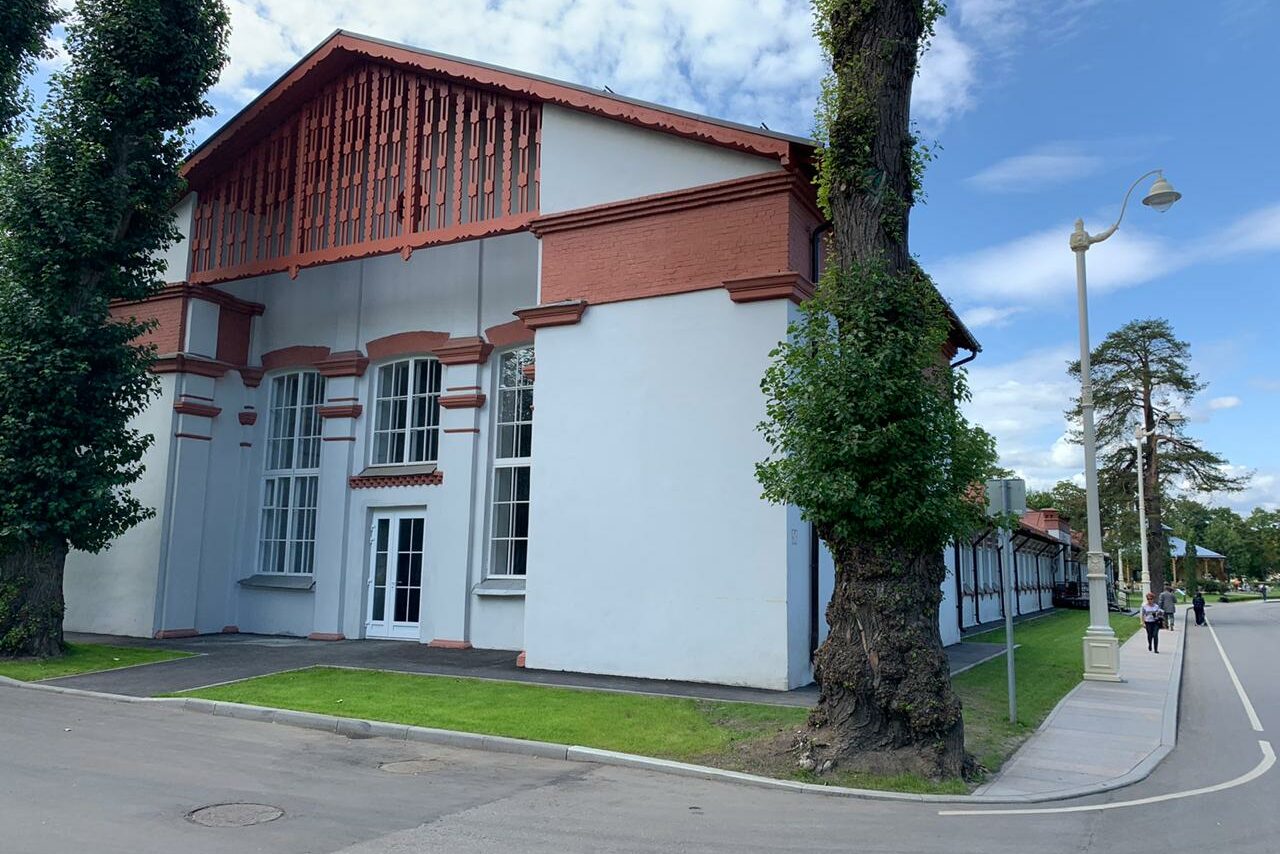 Арендовать Лофт Космос. Белый лофт в особняке