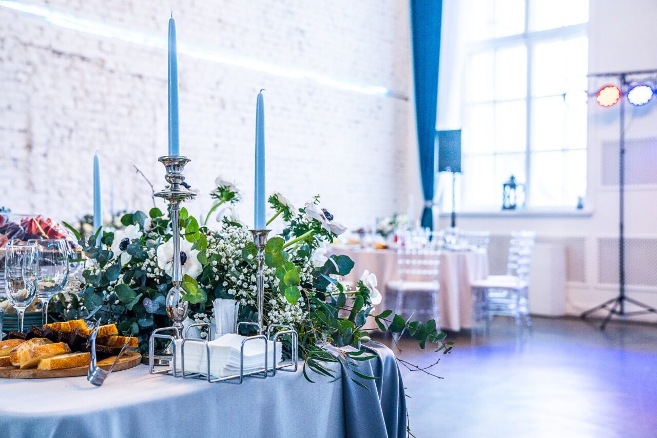 Арендовать Лофт Космос. Белый лофт в особняке