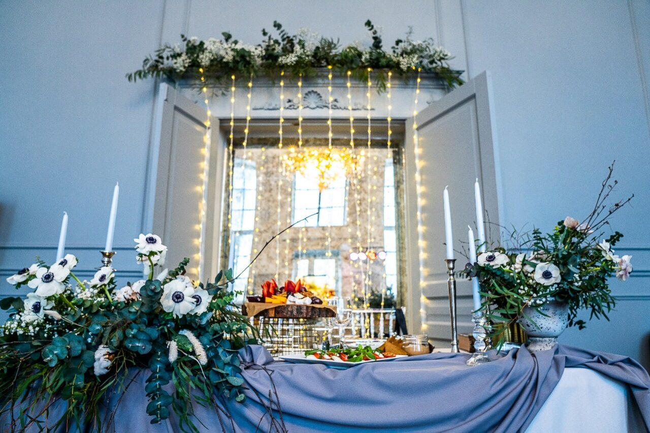 Арендовать Лофт Космос. Белый лофт в особняке