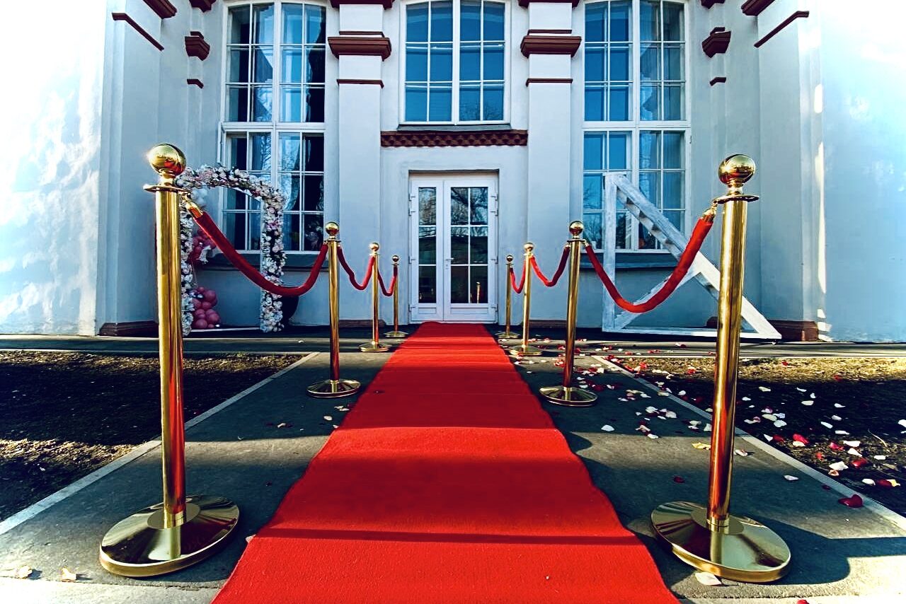 Арендовать Лофт Космос. Белый лофт в особняке