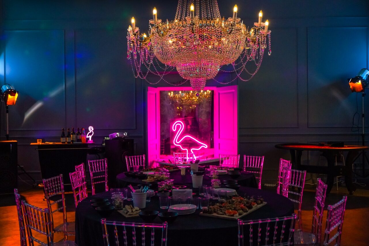 Арендовать Лофт Космос. Белый лофт в особняке