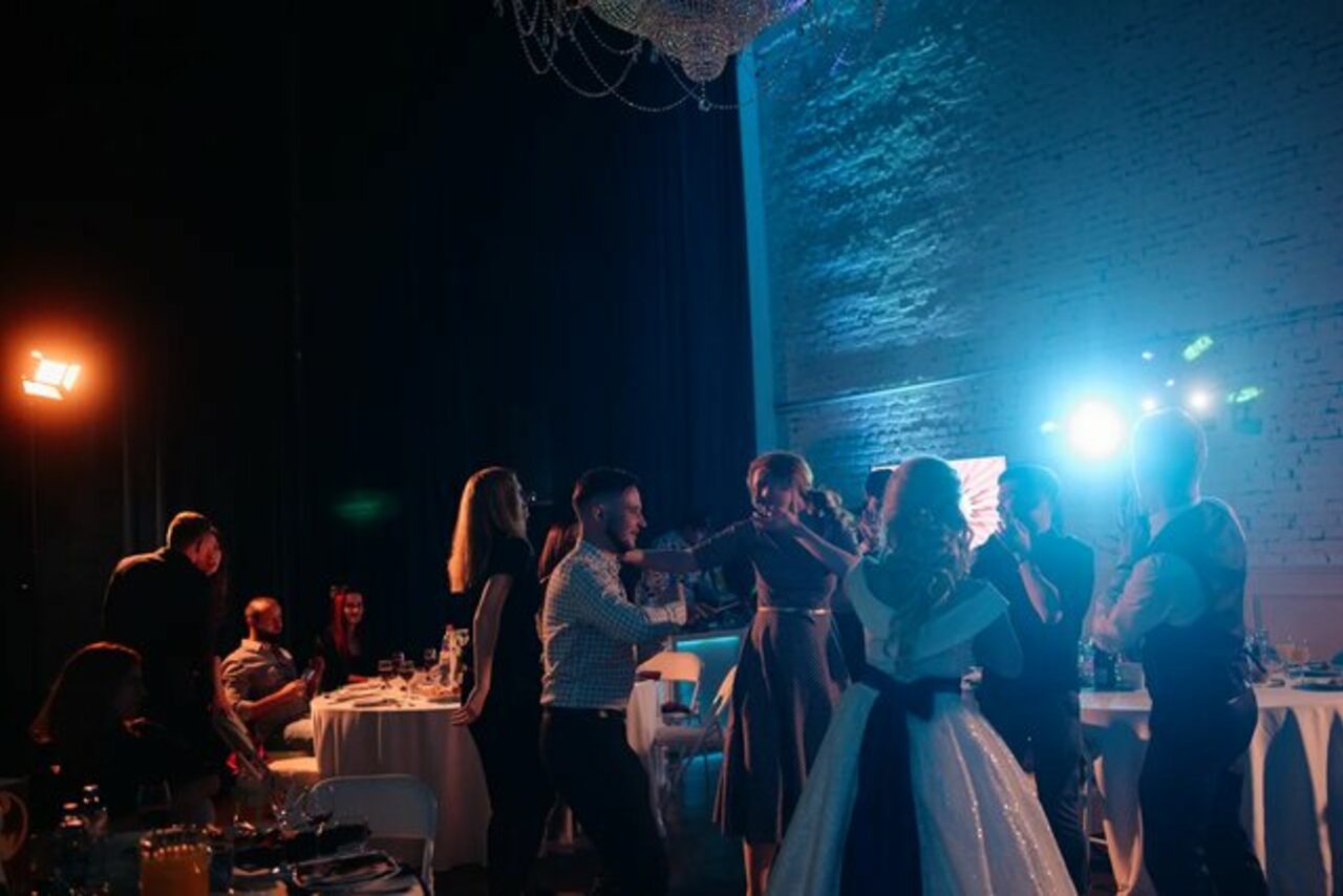 Арендовать Лофт Космос. Белый лофт в особняке