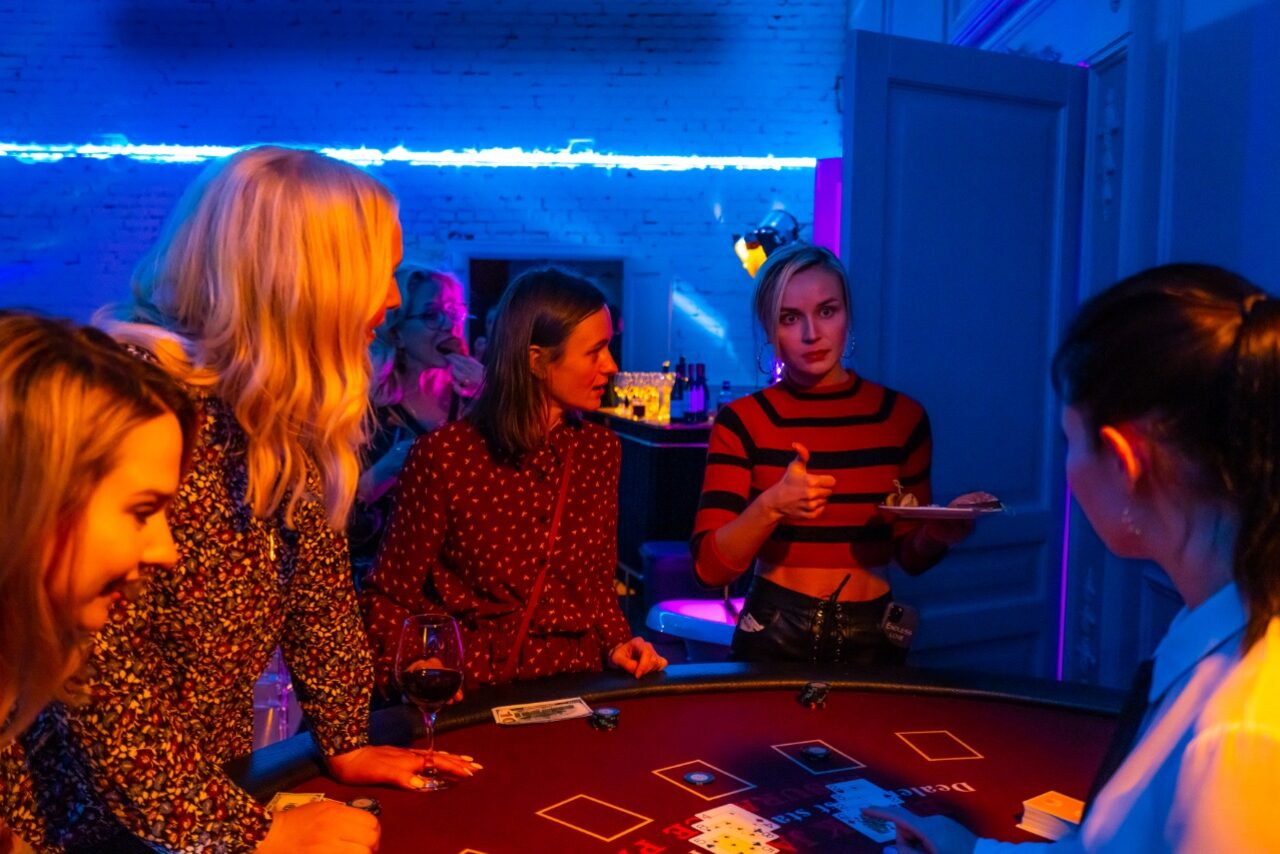 Арендовать Лофт Космос. Белый лофт в особняке