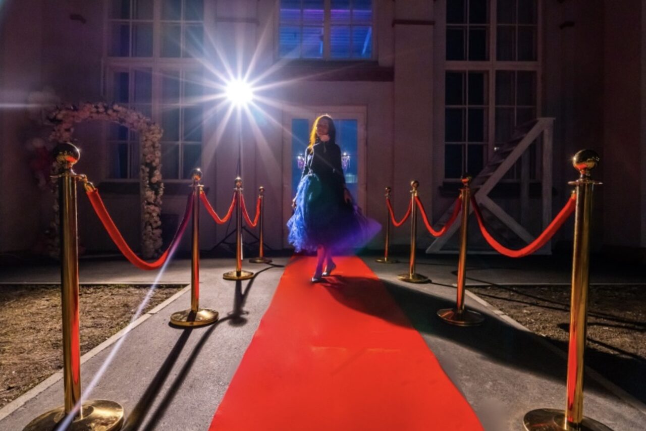 Арендовать Лофт Космос. Белый лофт в особняке