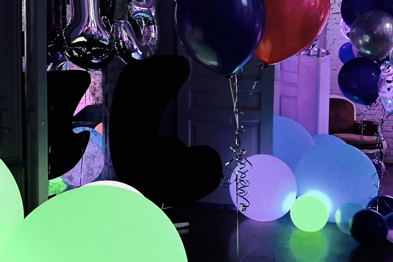 Арендовать Лофт Космос. Белый лофт в особняке