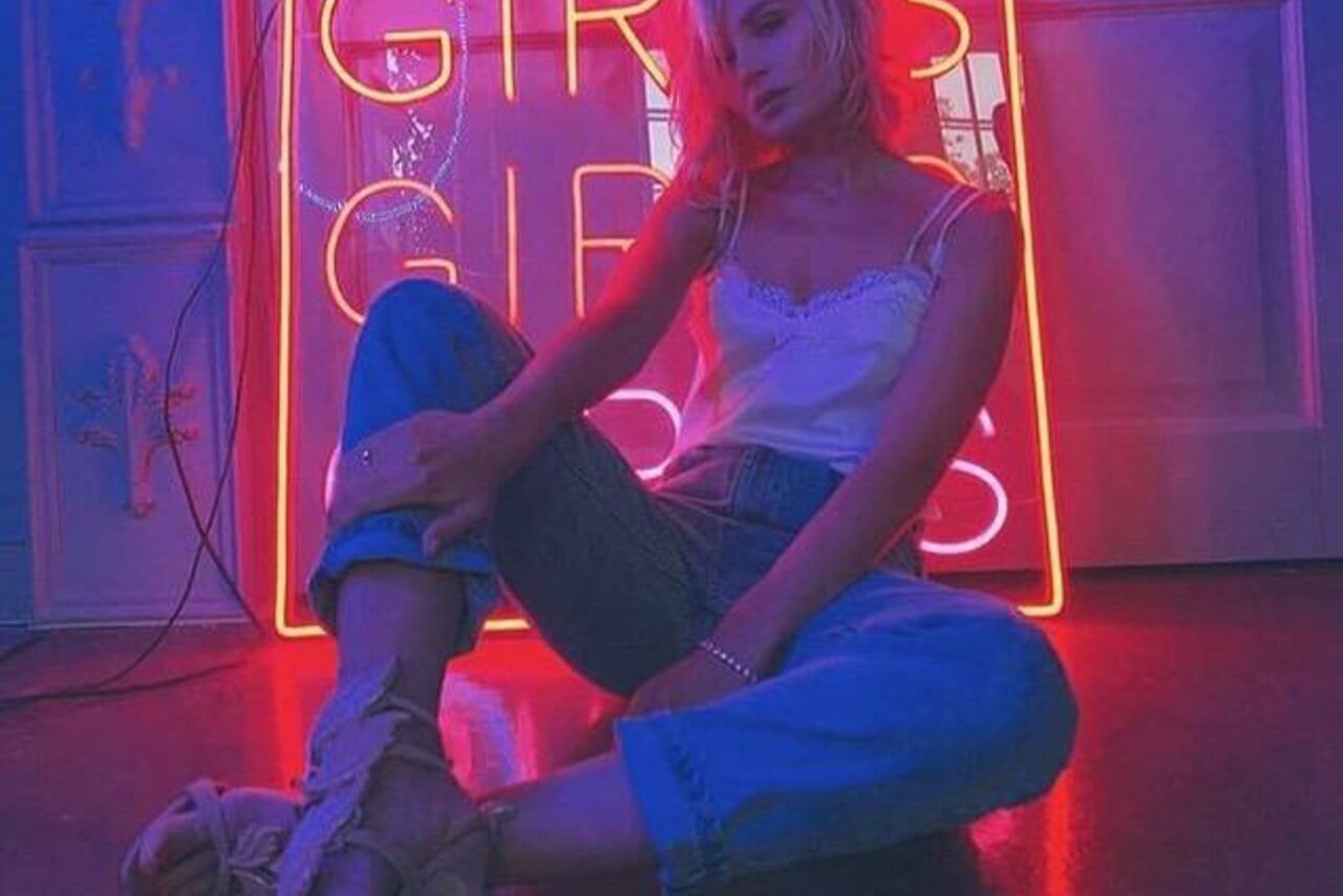 Арендовать Лофт Космос. Белый лофт в особняке