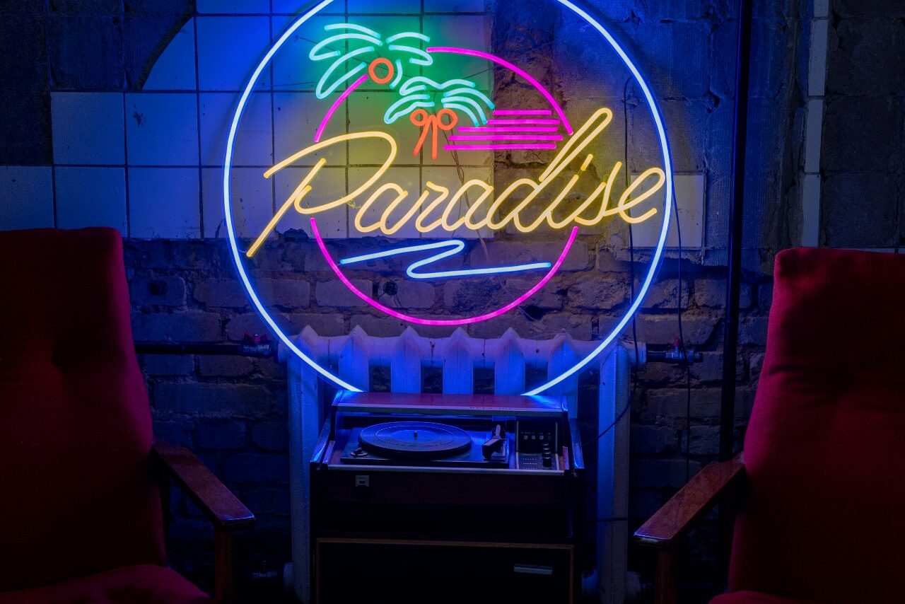 Арендовать Лофт Космос. Белый лофт в особняке