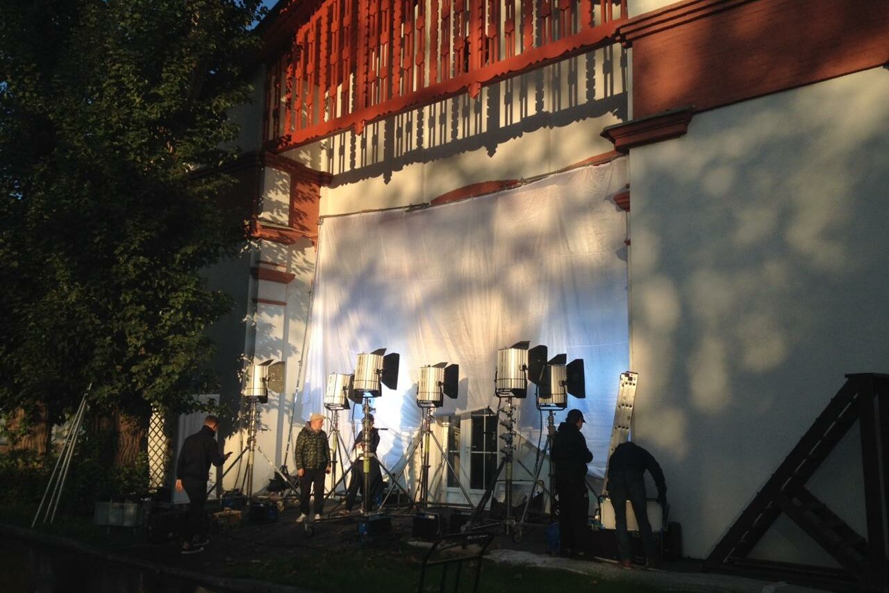 Арендовать Лофт Космос. Белый лофт в особняке