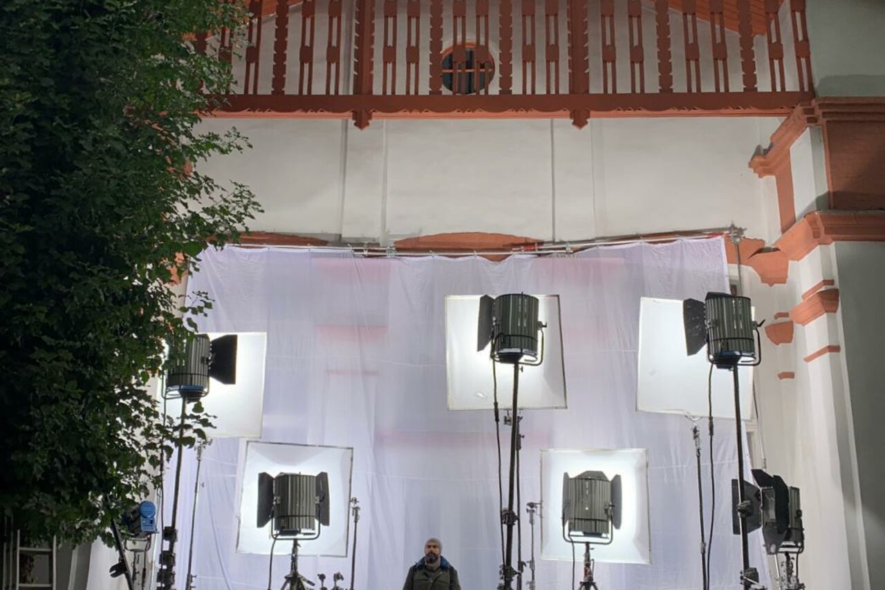 Арендовать Лофт Космос. Белый лофт в особняке