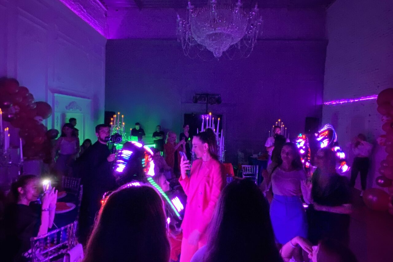 Арендовать Лофт Космос. Белый лофт в особняке