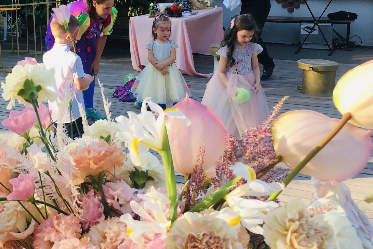 Арендовать Лофт Космос. Белый лофт в особняке